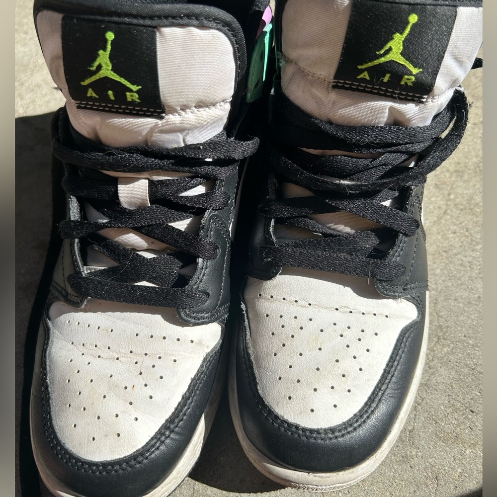 Nike Air Jordan 1 Mid ‘Pastel’ Volt Green Glow